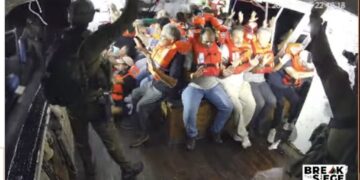 Video: Israeli army halts aid ship delivering food and toys to Gaza